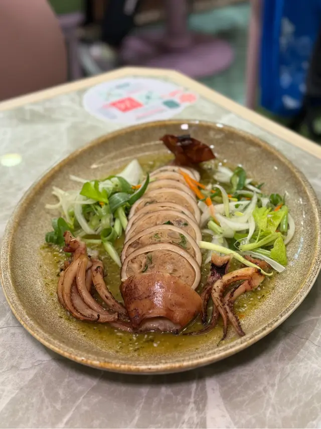 香草青檸汁蒸原隻釀魷魚