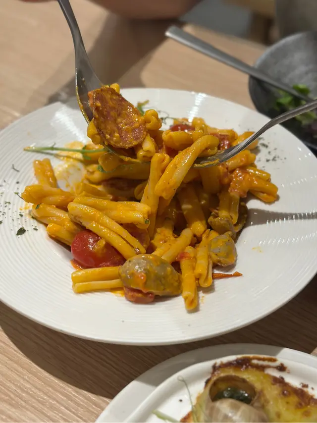 經典傳統蕃茄香腸孖辮粉