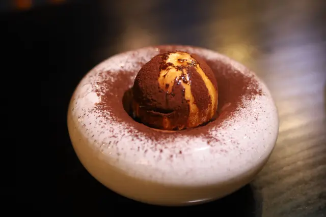 自家製Tiramisu雪糕球配特濃咖啡啫喱