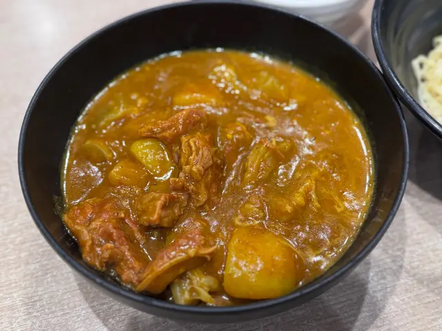 咖哩牛腩撈粗麵