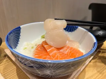 三文魚帶子丼