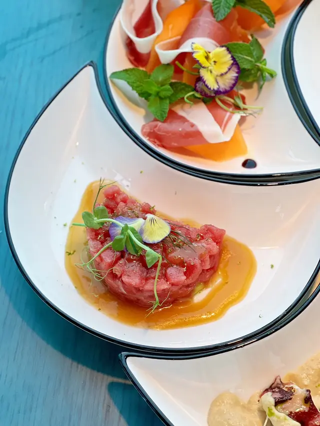 藍鰭吞拿魚佐牛油果他他