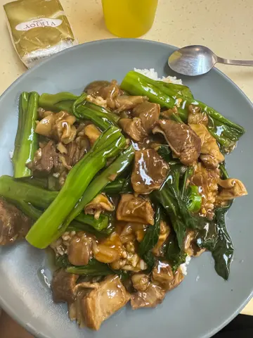 时蔬炒牛腩