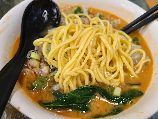 雲吞擔擔麵