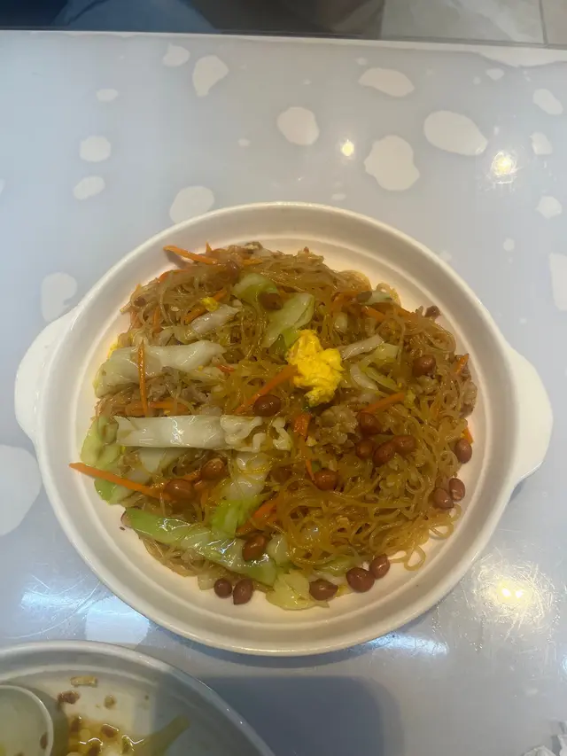 肉碎炒米粉能夠做到炒到唔油但夠香,要返一定功力