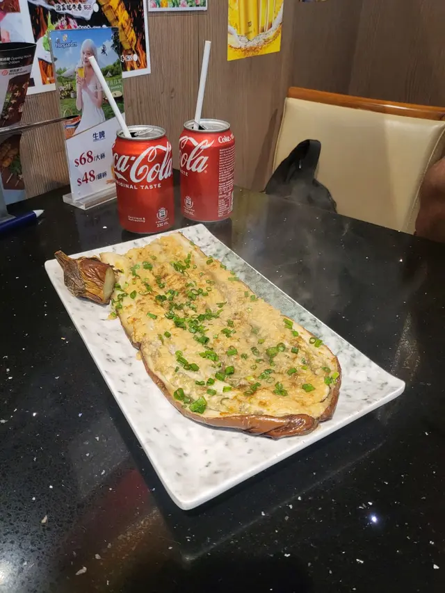 蒜蓉燒茄子可選原條或切片,筆者選了原條,喜歡一縷縷食用,蒜蓉味剛剛好,不會太濃味,茄子一點也不乾身,大愛!