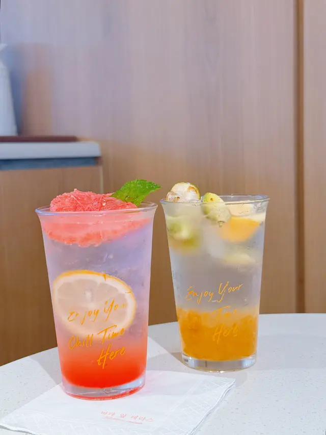 清爽爆汁西柚檸檬梳打$46/初夏青柑柚子梳打$42
