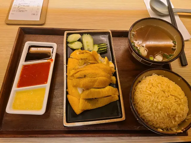 無骨海南雞配油香飯