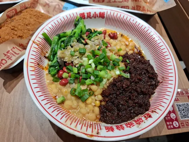 紅碗豌雜麵