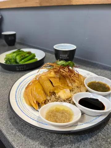 慢浸五香无骨清葱油海南鸡饭