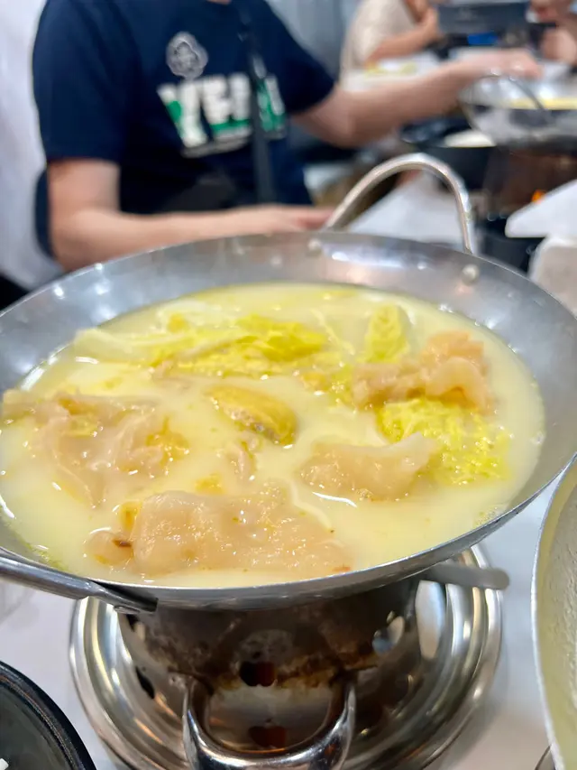 招牌花膠濃湯雞