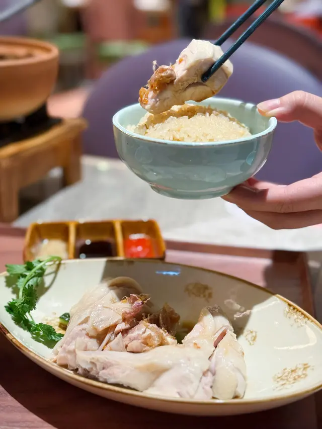 招牌海南雞飯 配清雞湯