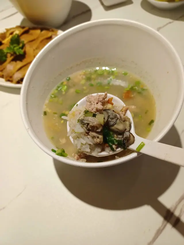蠔仔/方魚肉碎粥