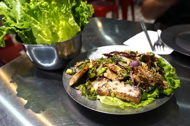 泰式豬頸肉生菜包