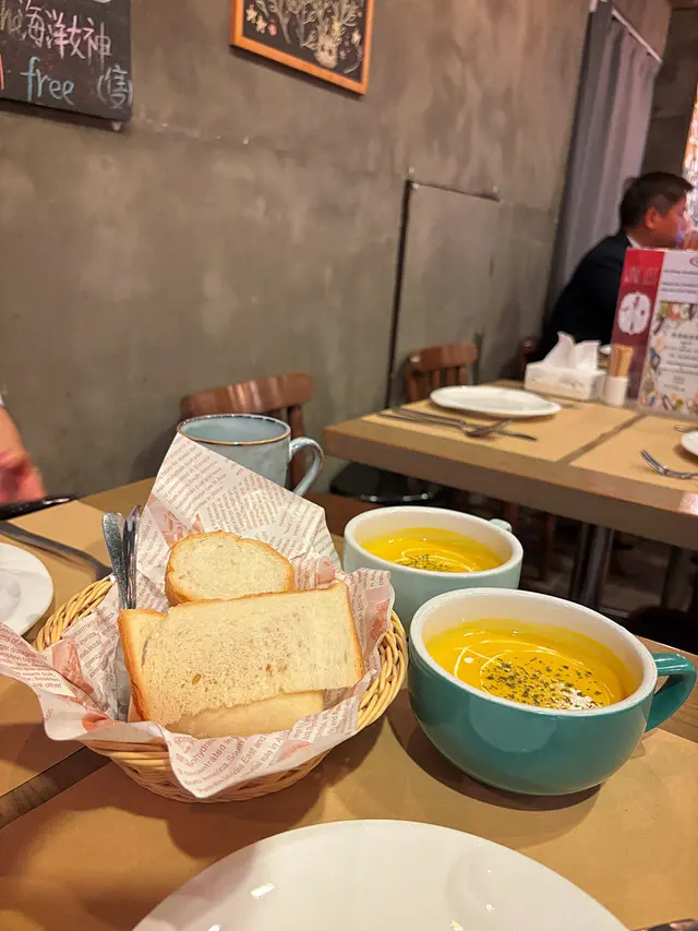 是日餐湯+蒜蓉包