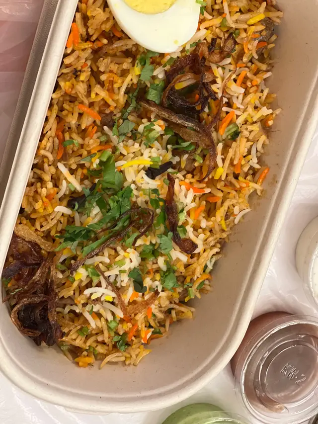 炒飯好足料，超多肉粒，羊肉好香一d都唔騷
個炒飯底嘅香料超好味！！！少少辣，平時食唔到辣都食到！

值得推薦！！！！
⭐️⭐️⭐️⭐️⭐️⭐️⭐️⭐️⭐️⭐️