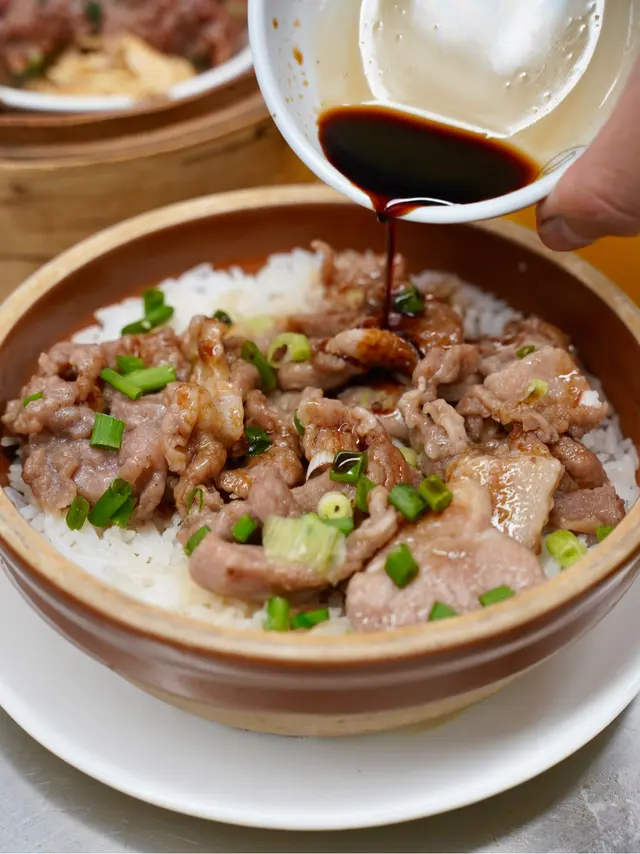 蔥花蝦醬豬腩片飯配細湯 