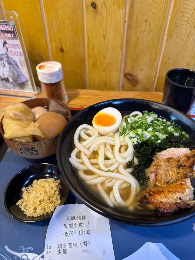 雞扒湯烏冬配關東煮