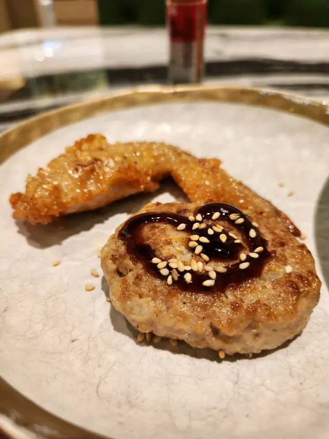 雞肉漢堡及芝麻雞翼