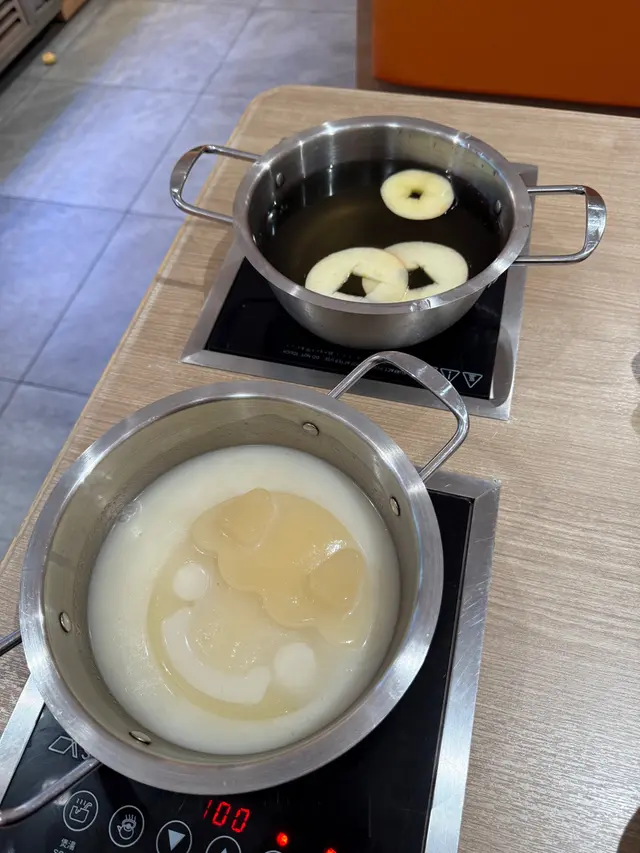 「長野蘋果湯」$10
「牛摩別注版:博多美人骨膠原啫喱雞白湯」$10