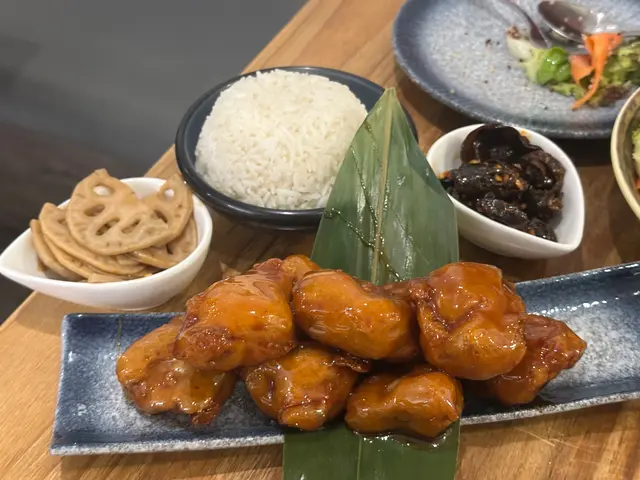 拔絲咕嚕肉定食