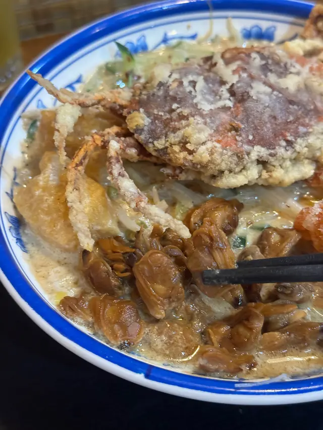 原隻炸軟殼蟹蜆肉無味 精椰爺秘傳叻沙摻摻