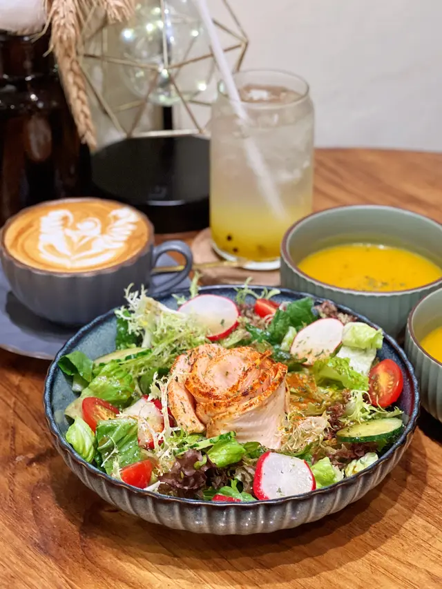 慢煮雞胸柚子汁沙律