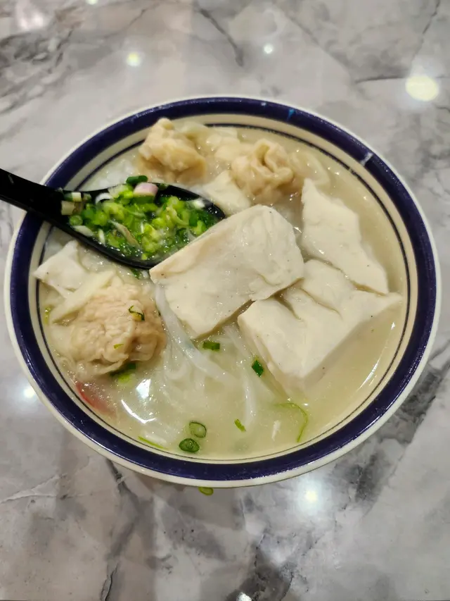 鮮蝦雲吞拼招牌魚蛋河粉 (雙拼) $37 + $10