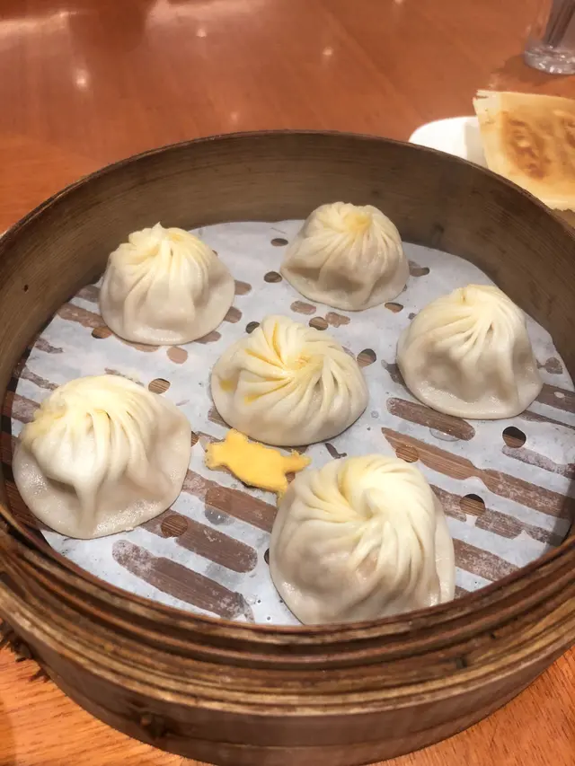 蟹粉小籠包