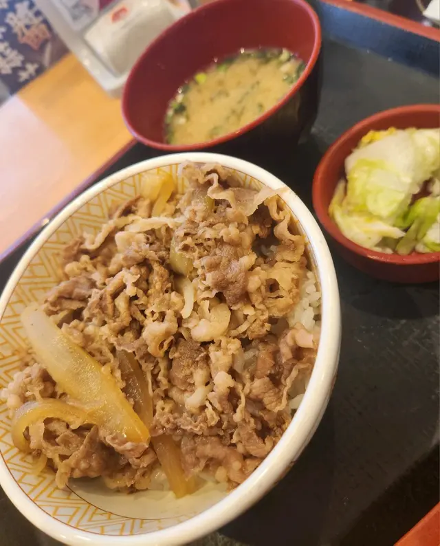 M size牛飯+＄9配前菜＆麵豉湯