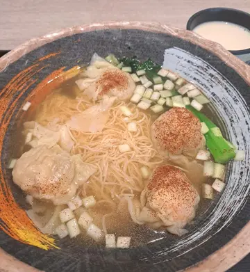 Noodles with Dried Shrimps Roe & Chinese Chives Wonton in Broth 