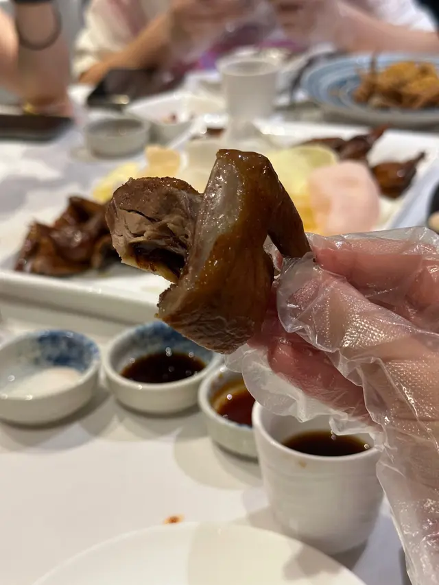 招牌紅燒乳鴿王