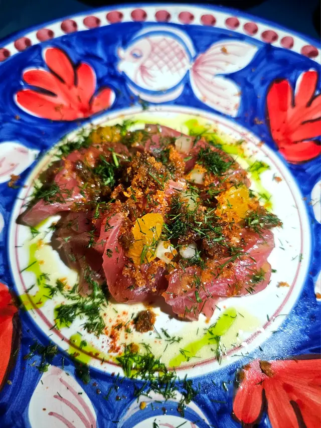 Carpaccio di Tonno:日本吞拿魚薄切、日本小柑橘、芹菜、肉腸粒
