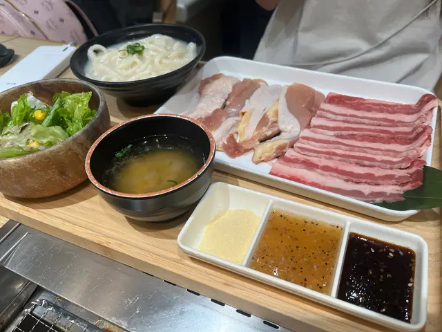 A1  牛五花雞腿肉套餐（大滿足）