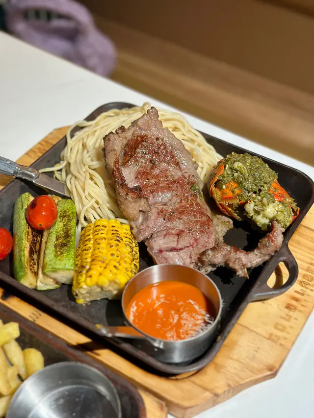 #香港美食 #FoodieLife #九龍灣美食 #冰室 #九龍灣 #牛扒 #hkfoodie #hkfoodblogger 