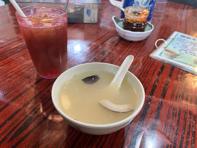 例湯（應該係椰子煲雞）