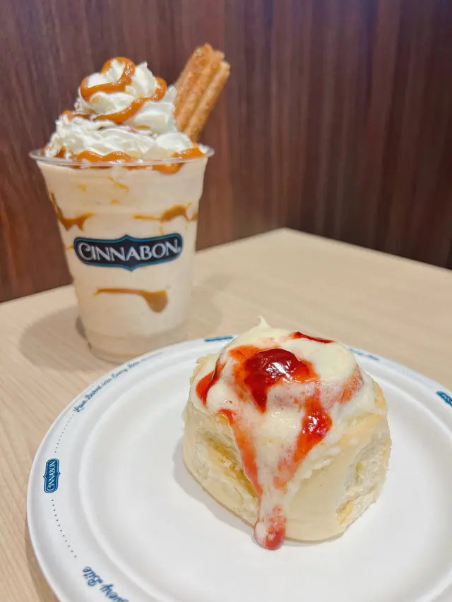 士多啤梨肉桂卷