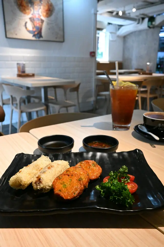 素菜春卷、泰式炸魚餅