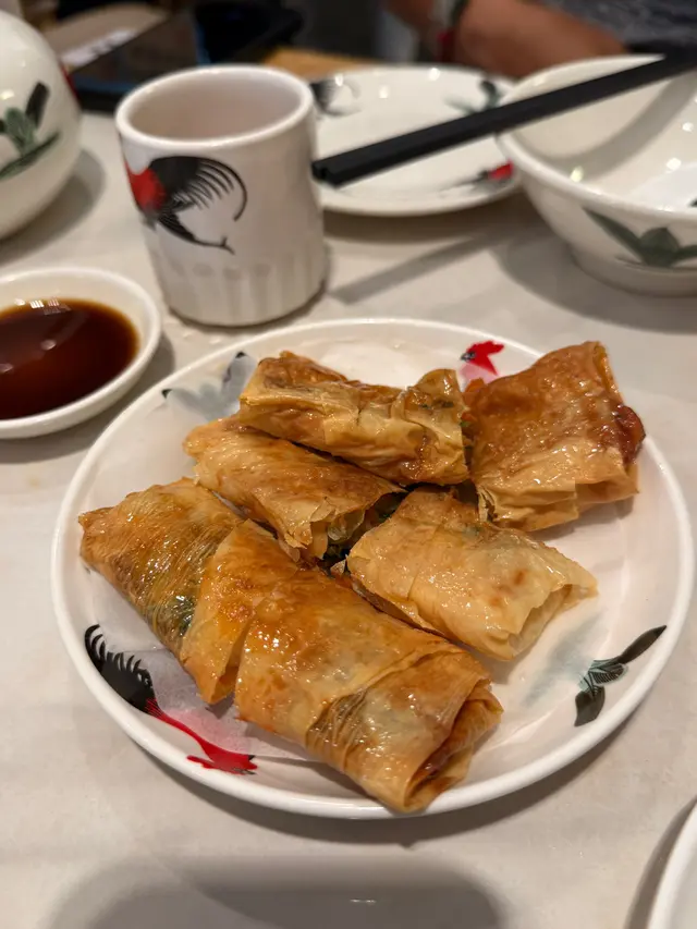 外皮脆，不過餡比較少，唔太油，好味嘅