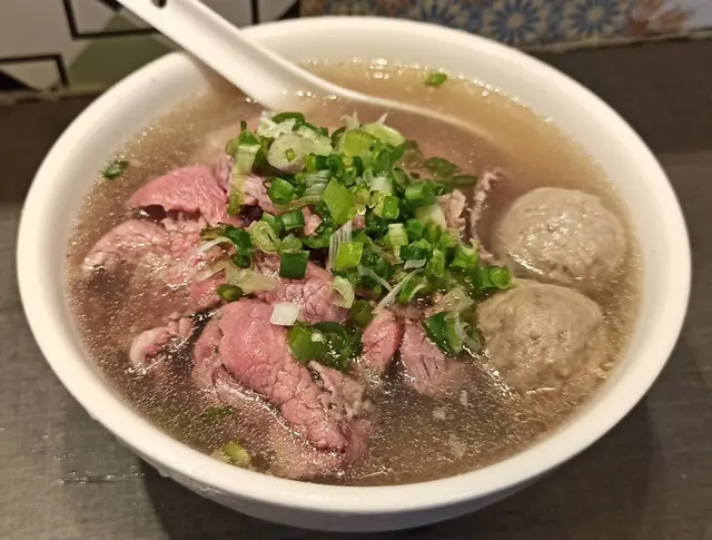 騸牯生牛肉河粉加牛丸