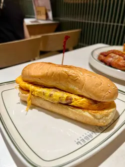 鹹牛肉牛乳炒蛋潛艇