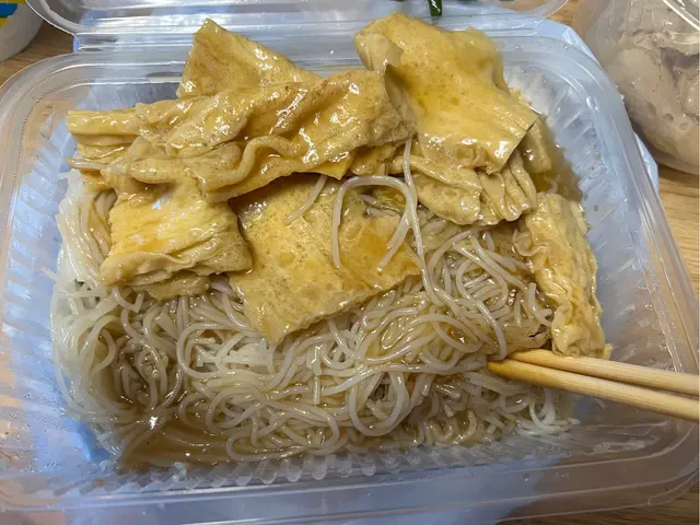支竹肉片炒米粉