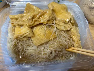 支竹肉片炒米粉