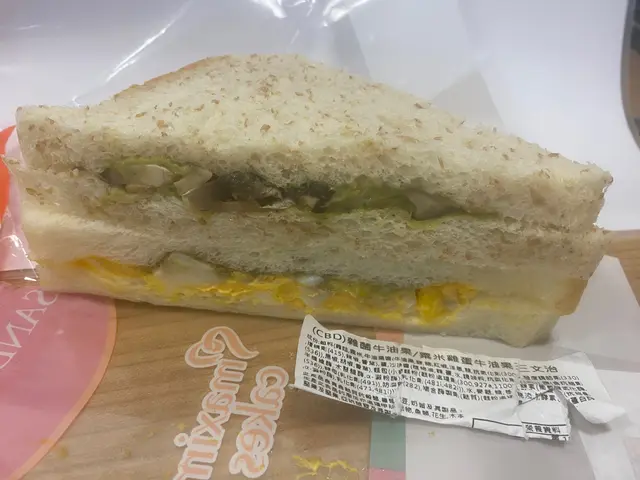 雜菌牛油果、粟米蛋沙律牛油果三文治