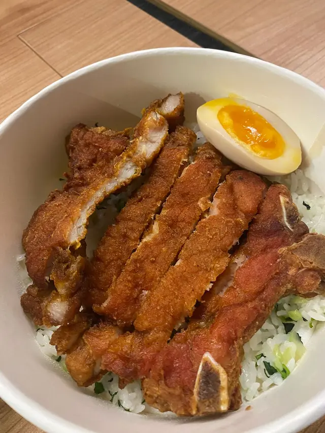 黑毛豬豬扒溏心蛋菜飯