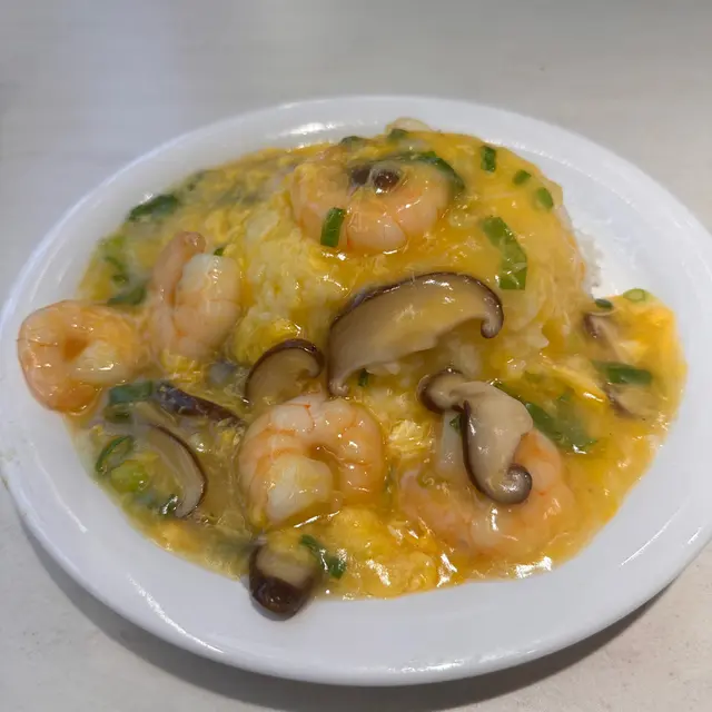 - 滑蛋煮得香濃嫩滑
- 白飯粒粒分明
- 5隻大蝦爽口彈牙