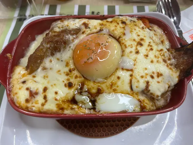 三重芝士溫泉蛋秘製豬扒焗飯