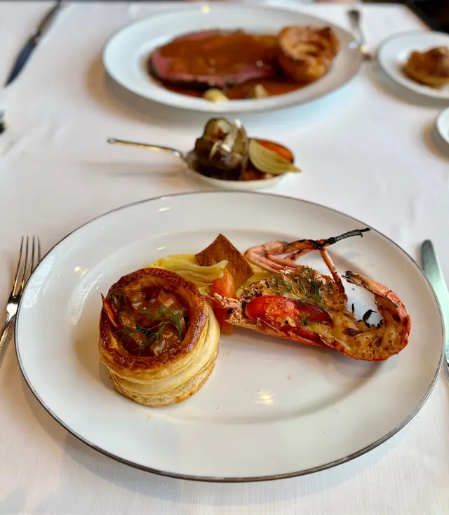 原隻大西洋波士頓龍蝦拼盤酥皮盒及扒龍蝦