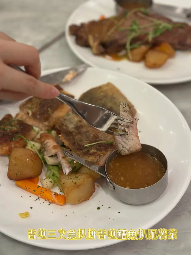 香煎三文魚扒拼香煎鰽魚扒