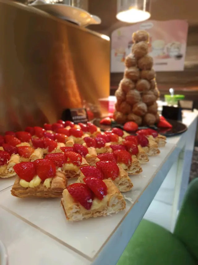 士多啤梨拿破崙